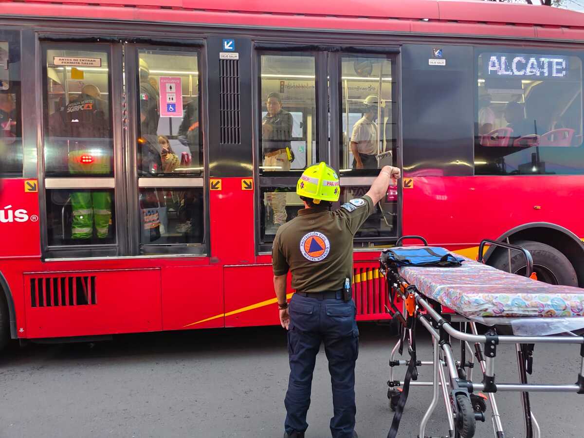 El accidente se dio este viernes en eje cuatro y Benjamín Franklin. (Foto: especial)