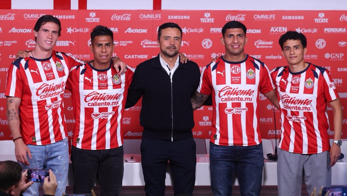 Las nuevas caras del Rebaño Sagrado están listas para debutar con los Rojiblancos (Foto: Cortesía Chivas)