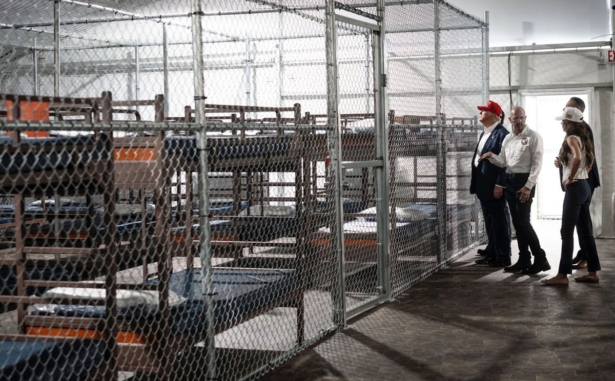 DeSantis ya está considerando la posibilidad de abrir otro centro similar. (Foto: The New York Times)