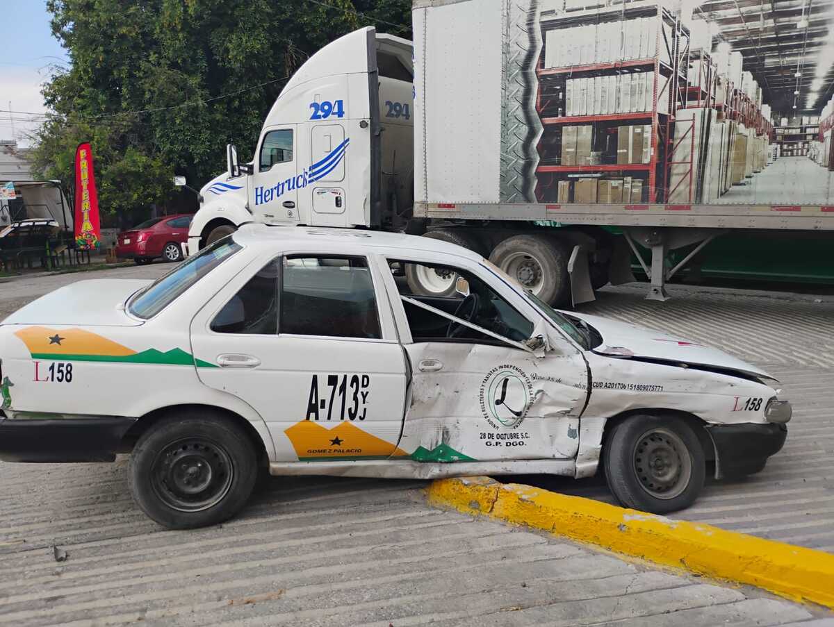 En Gómez Palacio, no respeta el alto e impacta a taxi. (Milenio Policía)