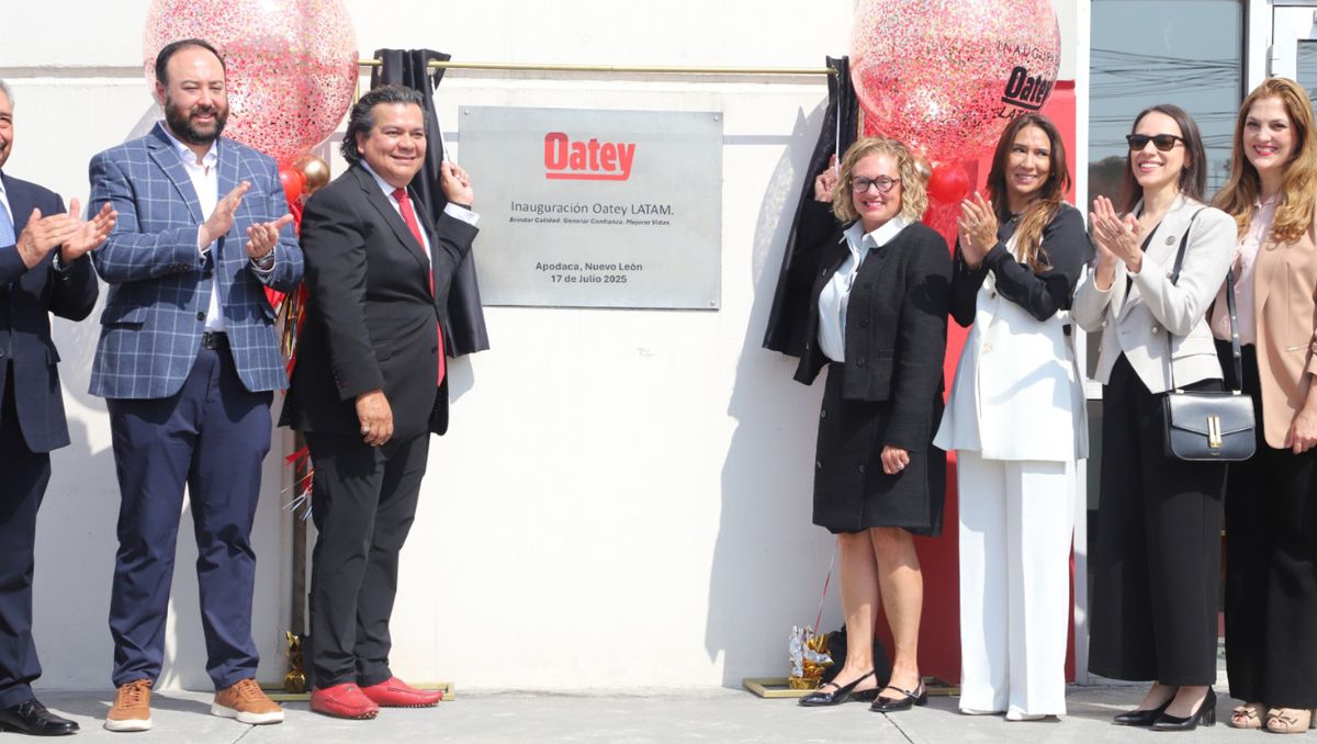 En la inauguración de Oatey se informó que el diálogo es con todas las cámaras. Roberto Alanís