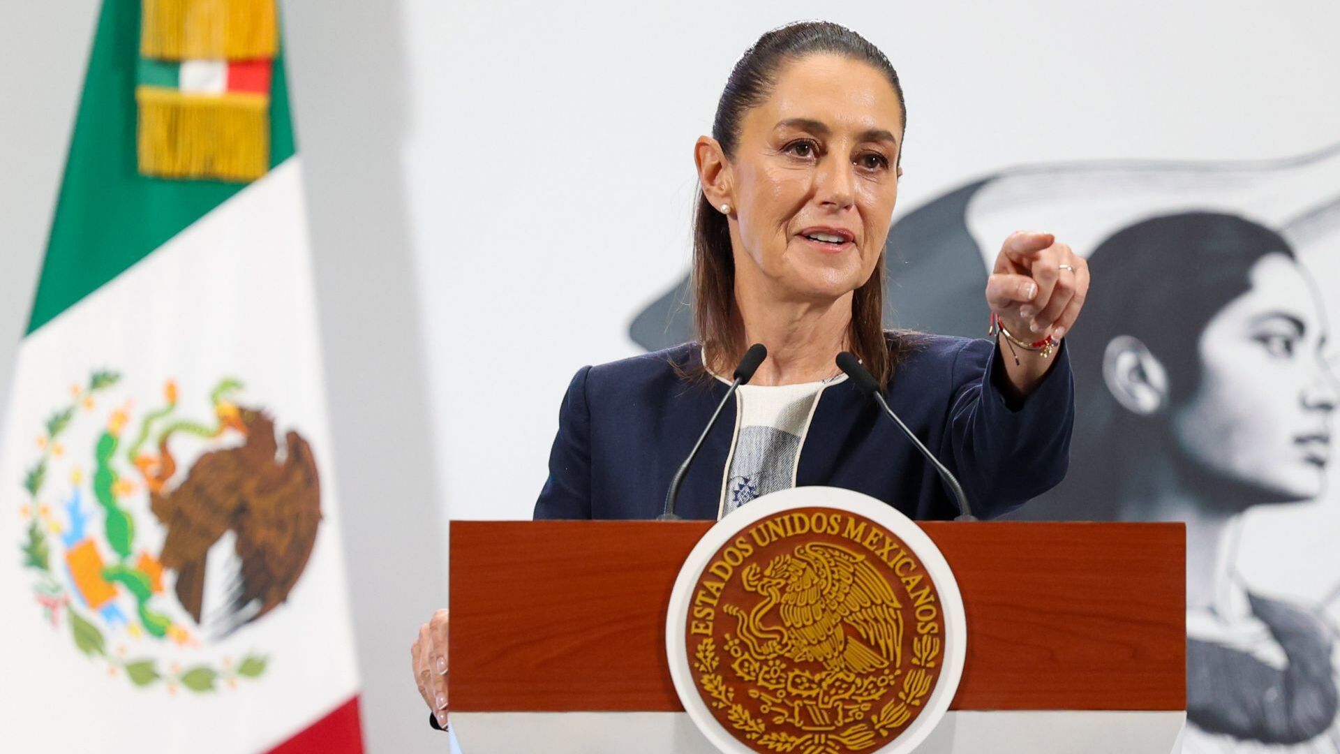 Sheinbaum muestra defensa a la UNAM; pide austeridad “de a deveras”