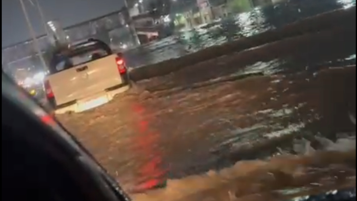 El Periférico a alturas de la colonia Las Juntas en Tlaquepaque resintió los estragos de la tormenta (Foto: Especial)