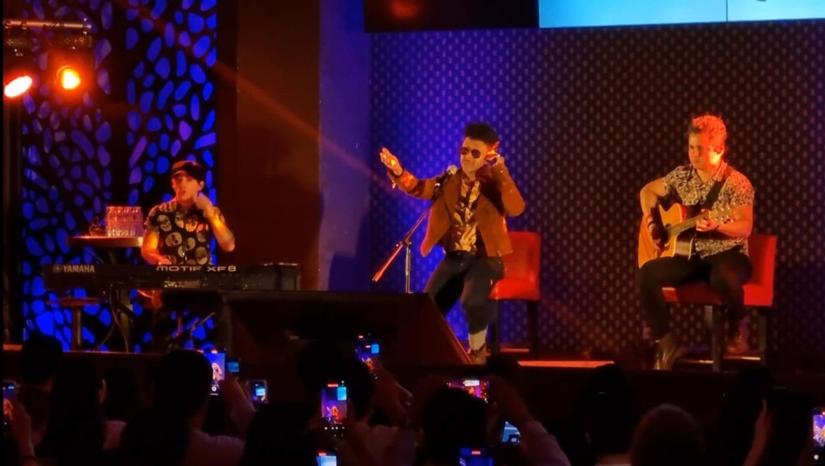 Kalimba estuvo acompañado de tres músicos durante su concierto en Monterrey. | Ángel Martínez