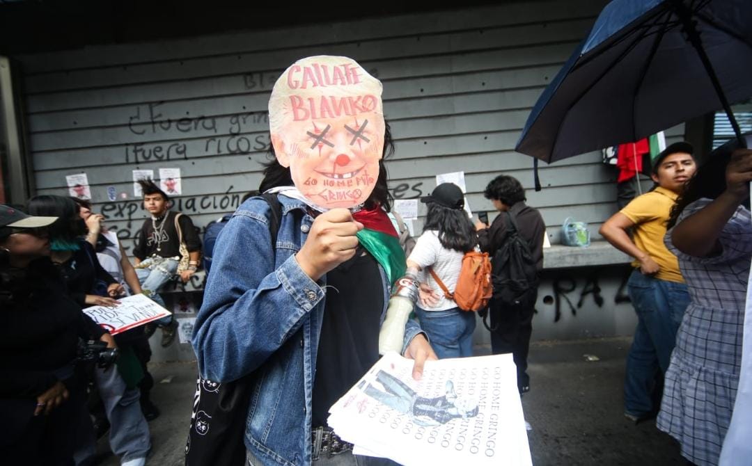 En medio de las redadas contra migrantes en EU, protestantes critican a Donald Trump (Araceli López).