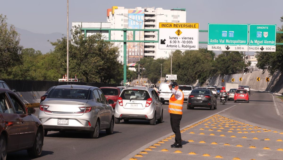Arranca contraflujo en avenida Morones Prieto, Guadalupe. | Luis Guerra