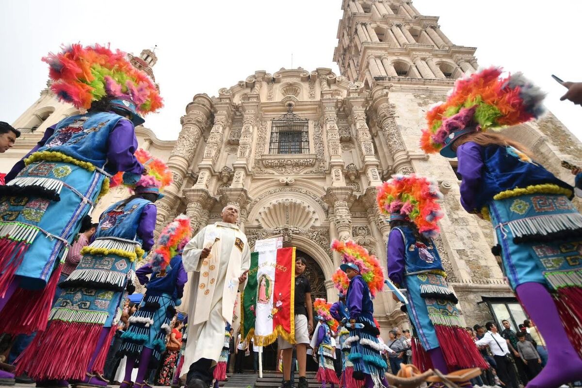 Participaron 56 danzas originarias de Saltillo y del ejido Punta de Santa Elena.| Especial