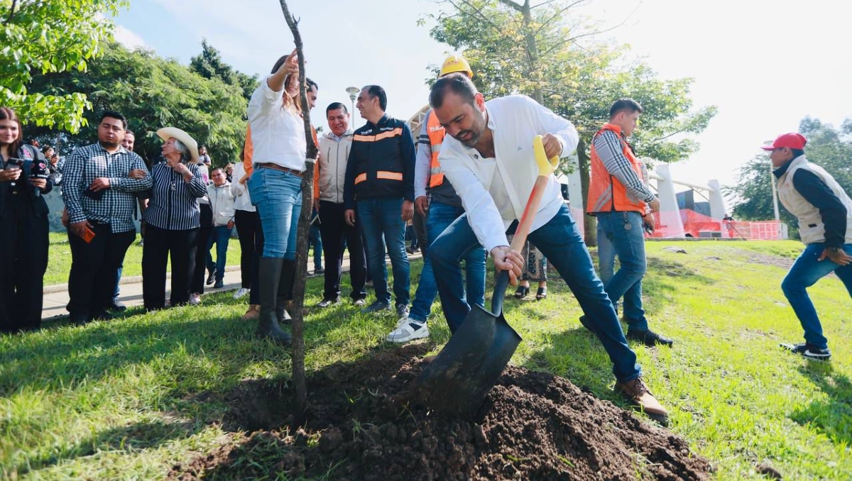 El presidente municipal, Gerardo Quirino Velázquez, encabezó el arranque de los trabajos (Foto: Cortesía)