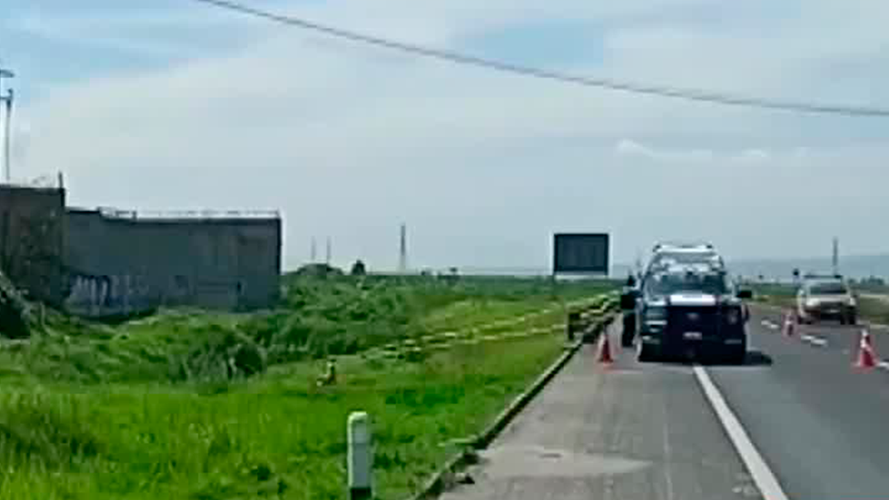 Abandonan FETO en carretera de Toluca, Edomex; autoridades investigan el caso