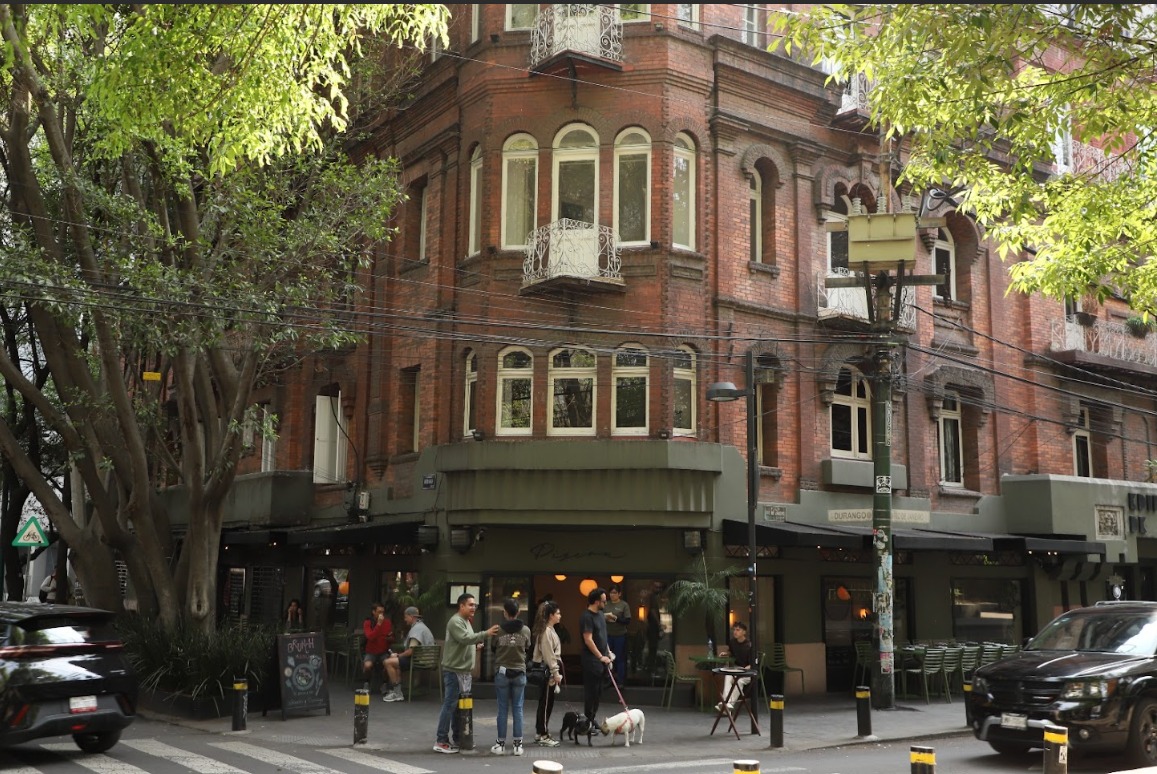 Rentas suben por trabas en construcción, no por Airbnb.