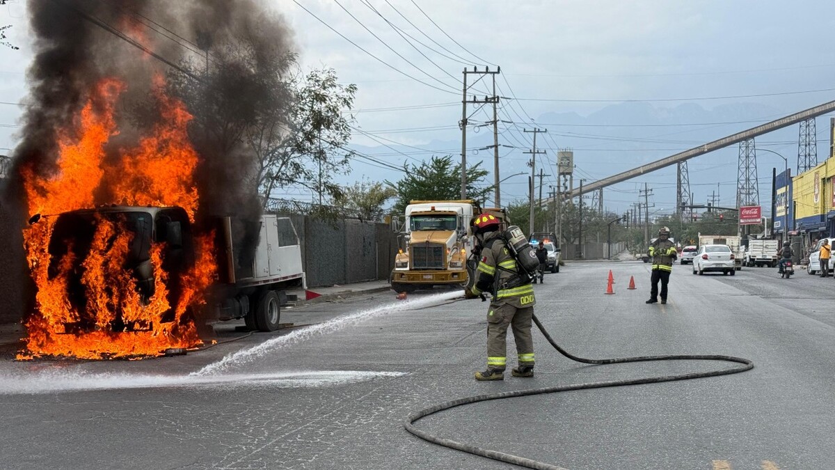 El conductor, José Alberto Rosales, de 30 años, resultó ileso.  Foto: Israel Santacruz