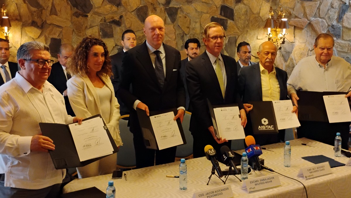 Industriales de Altamira y Dutch Clean Tech firmaron un acuerdo para el uso de agua tratada. (Víctor Durán)