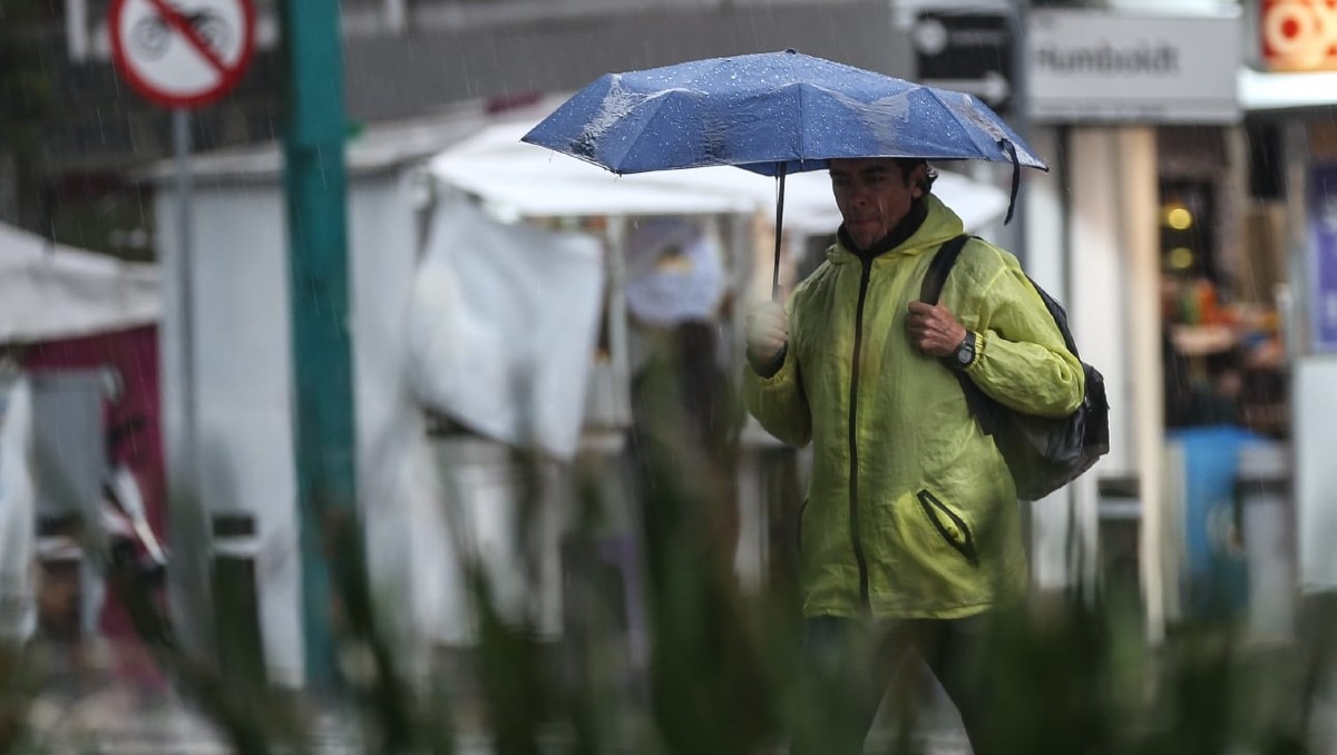 La lluvia en CdMX y Edomex continuará y aquí te decimos a qué hora deberás sacar el paraguas | Ariana Pérez