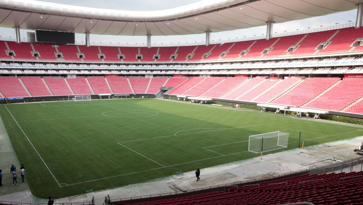 El nuevo pasto del Estadio de Chivas luce en buenas condiciones; se estrenará el sábado ante San Luis (Foto: Fernando Carranza)