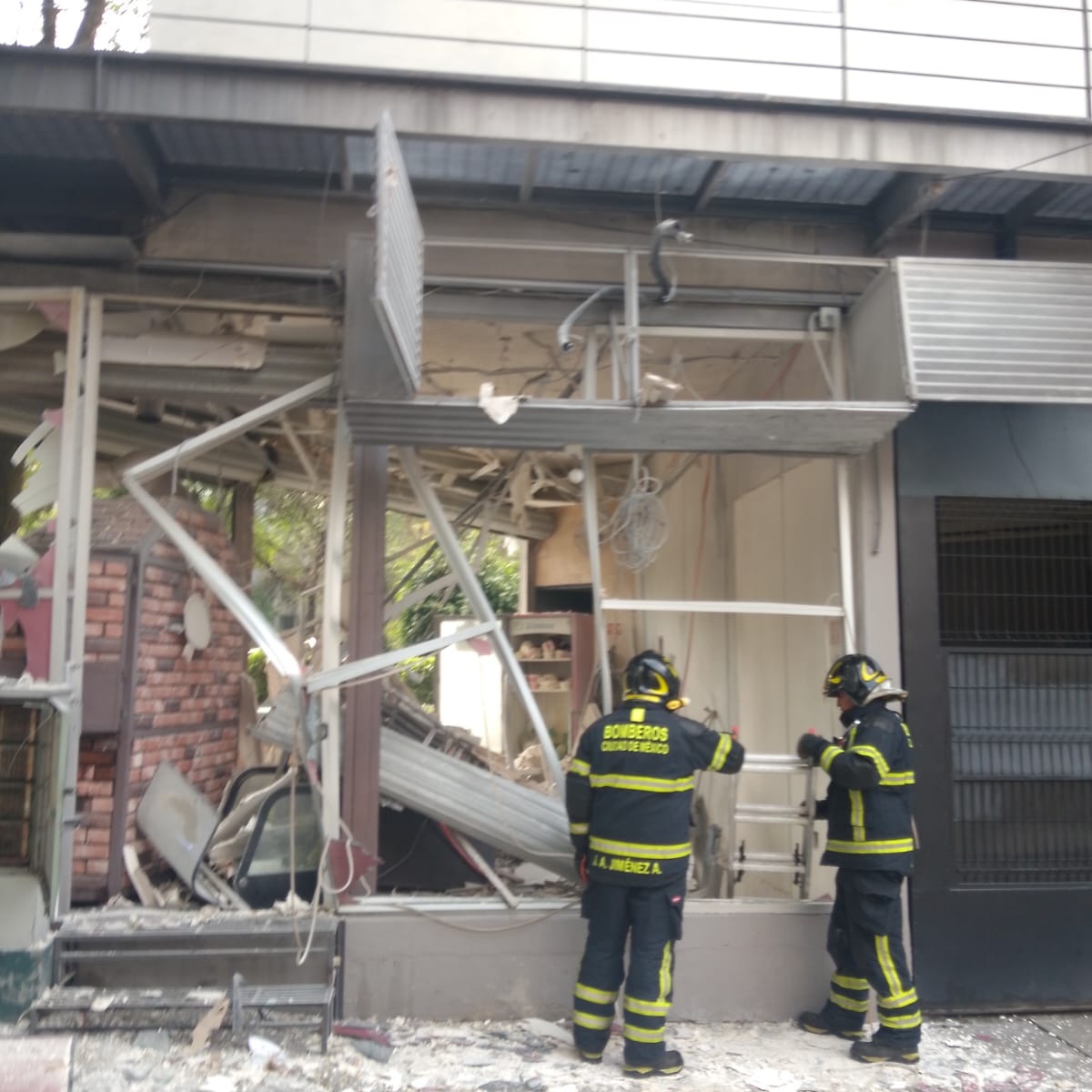 Las personas heridas fueron trasladas para su atención médica. (Foto: @Bomberos_CDMX)