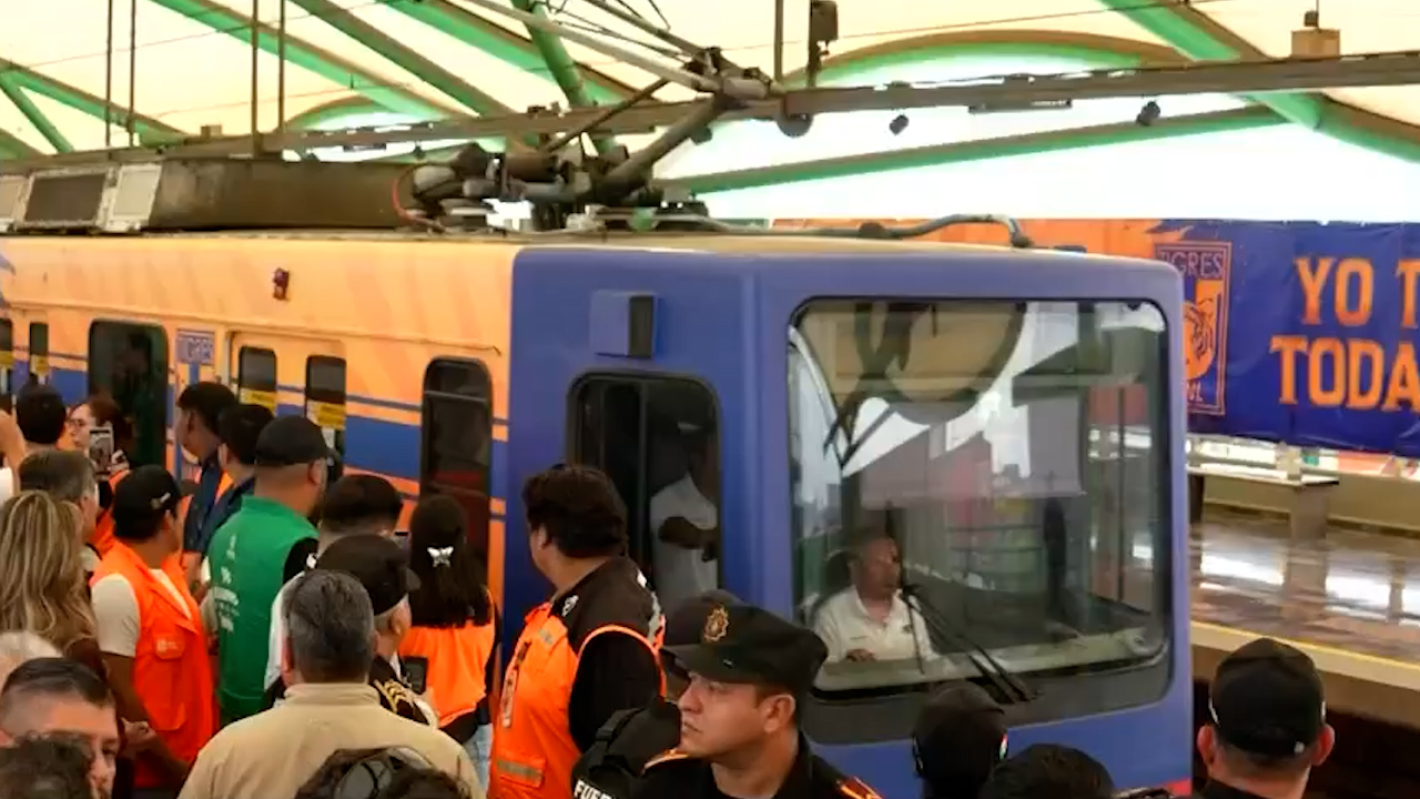 Samuel García inaugura estación Tigres y presenta vagón temático innovador