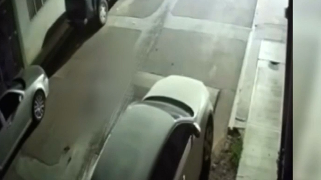 VIDEO muestra cómo una camioneta atropella a jóvenes en Aguascalientes