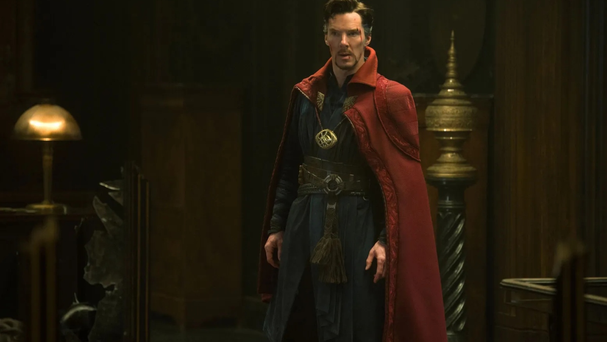 El actor para 'Doctor Strange', ilustrando la intensidad de su dieta y los efectos físicos de comer en exceso.