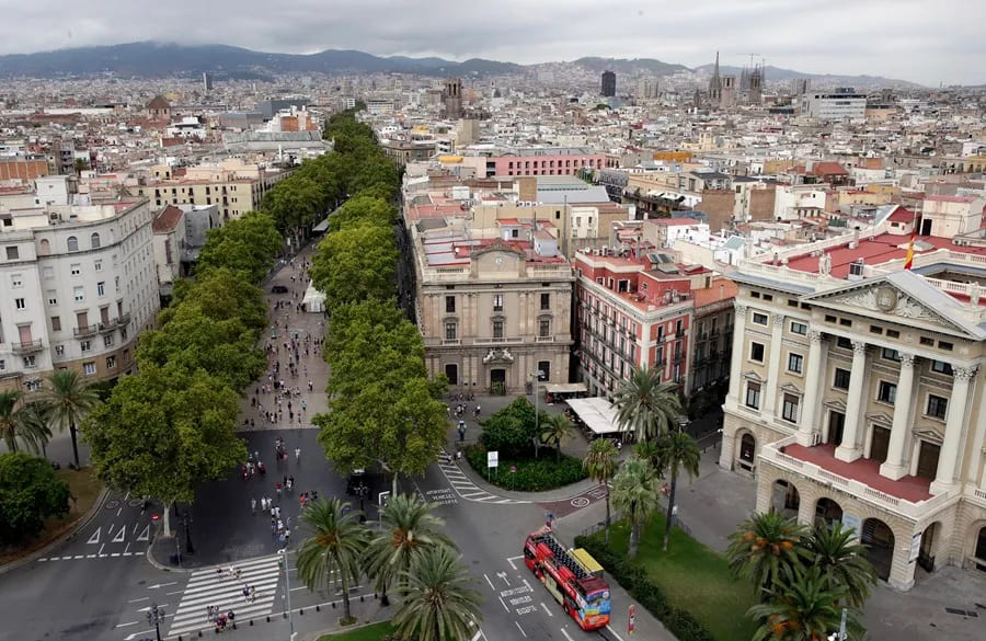Barcelona ha sido considerada como la capital de la arquitectura para 2026 por la Unesco. | EFE
