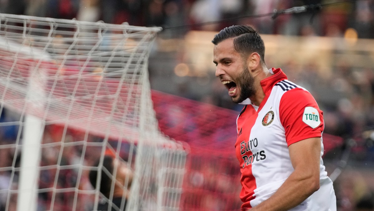 Al Nassr le negó la entrada a David Hancko a su hotel pese a tener contrato cerrado (AP)