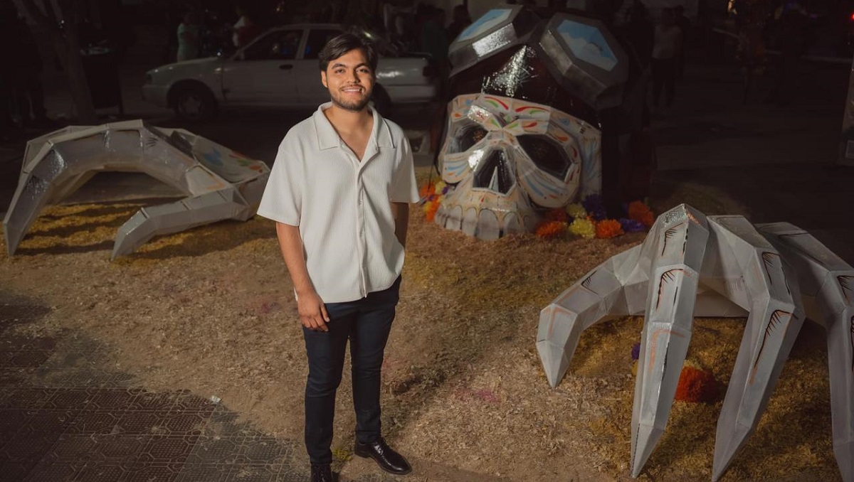 Podrán ver el arte de Alex en el atrio de Plaza Cuatro Caminos. (cortesía)
