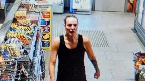 Las cámaras de vigilancia la captaron a Rachel Booth en una estación de servicio en Sandiway. |Especial