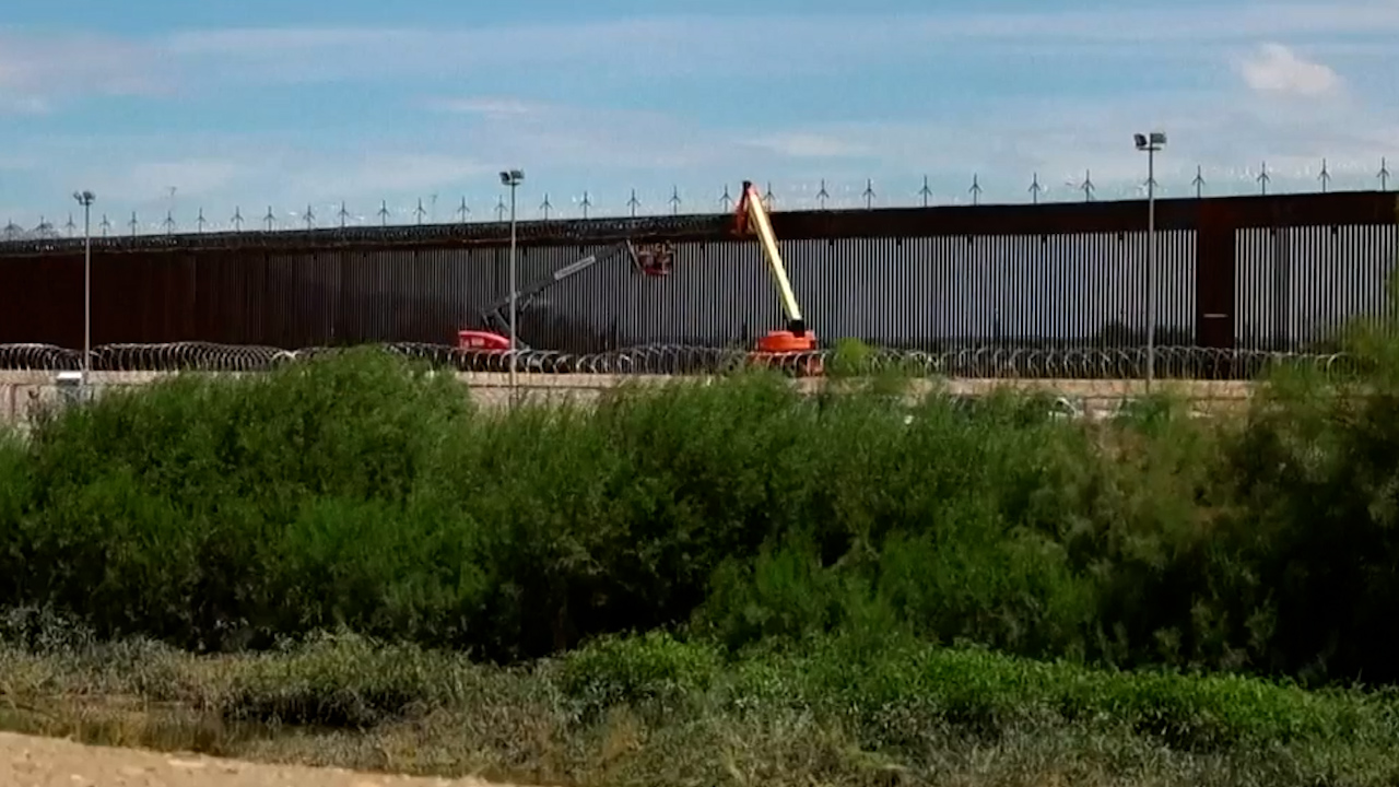 EU instala alambre de púas en la frontera con Chihuahua para reforzar la seguridad