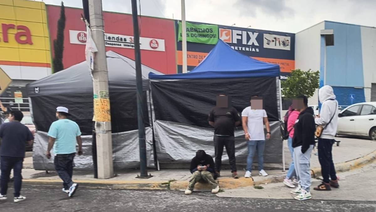 Hallaron al menos a unas 10 personas que instalaron mesas con juegos de canica y cajas de electrodomésticos. | Especial