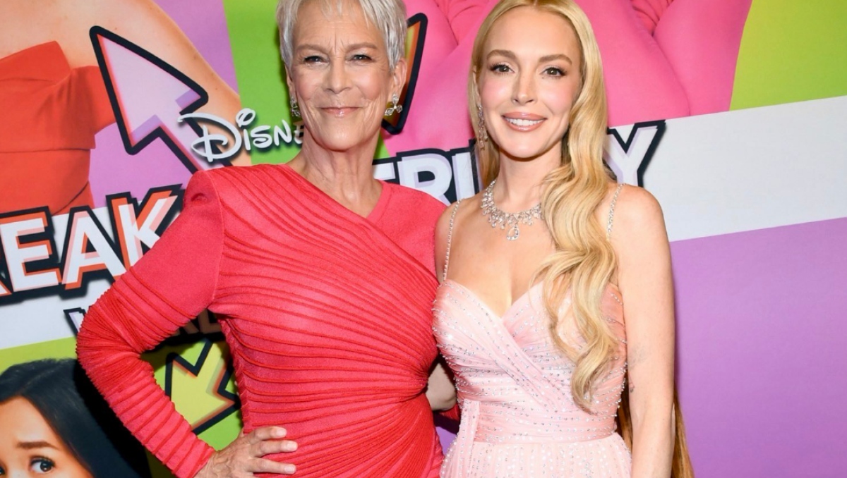 Jamie Lee Curtis y Lindsay Lohan desataron la nostalgia en la alfombra roja de la premiere de “Otro vienes de locos” en Los Ángeles.