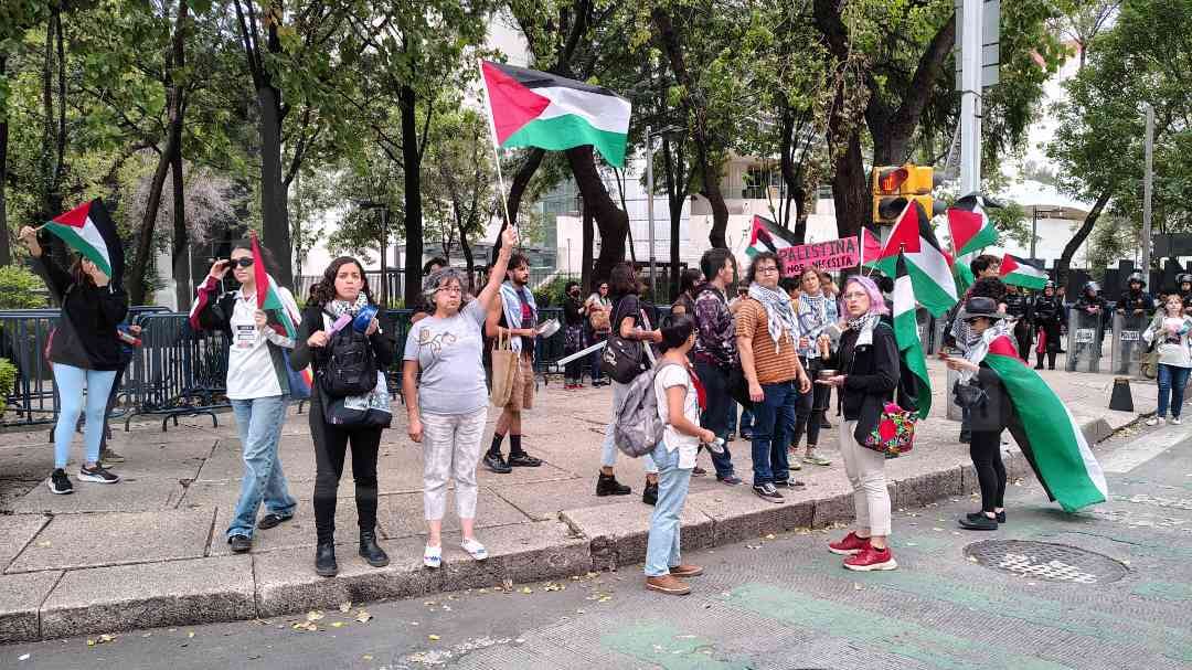 Los manifestantes argumentaron que “el verdadero terrorista es Israel Genocida".