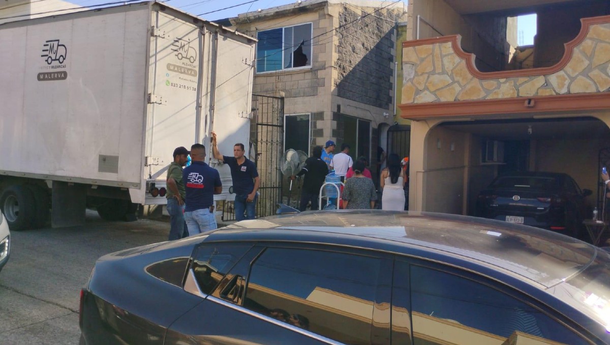 En Tampico se registró el desalojo de una familia que había invadido por más de diez años una casa. (Anahy Meza)