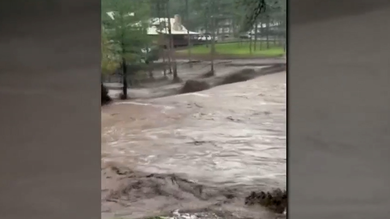 Se desborda el río Ruidoso en Nuevo México tras fuertes lluvias