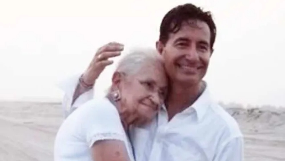 El hijo de 'Chespirito' con su mamá | Especial
