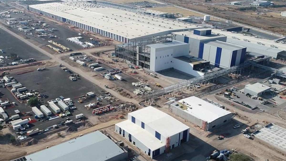 La empresa cuenta con instalaciones de vanguardia, en donde se producen llantas para autos y camionetas con tecnología de punta. Foto: Puerto Interior