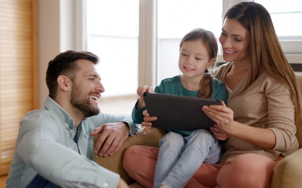 Cómo enseñar bienestar digital a hijas e hijos desde el ejemplo. FOTO: especial