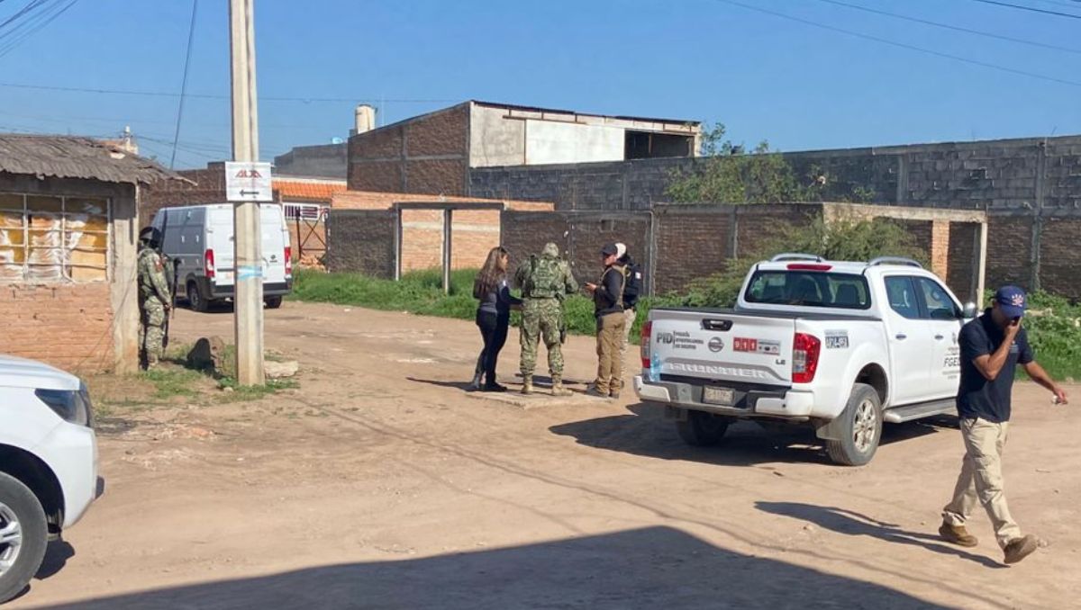 El hallazgo fue reportado por un comerciante que notó el cuerpo desde su tienda. | Especial
