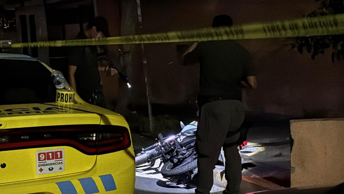 La motocicleta del agresor fue localizada encendida y abandonada sobre la calle León XIII en la colonia San Jorge. Susana Paredes