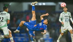 Nicolás Larcamón elogió a Ángel Sepúlveda por su gol de chilena en el partido de Cruz Azul sobre León en la Liga MX