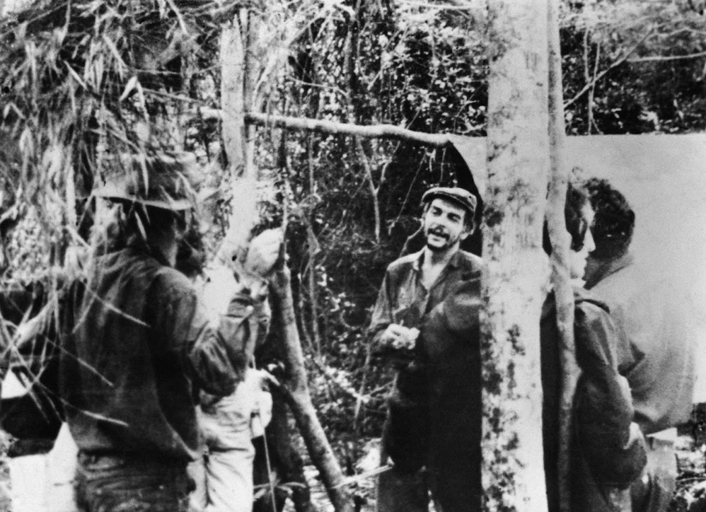 Ernesto Che Guevara y Fidel Castro, dos nombres que pronto resonarían en todo el continente.(Foto: AFP)