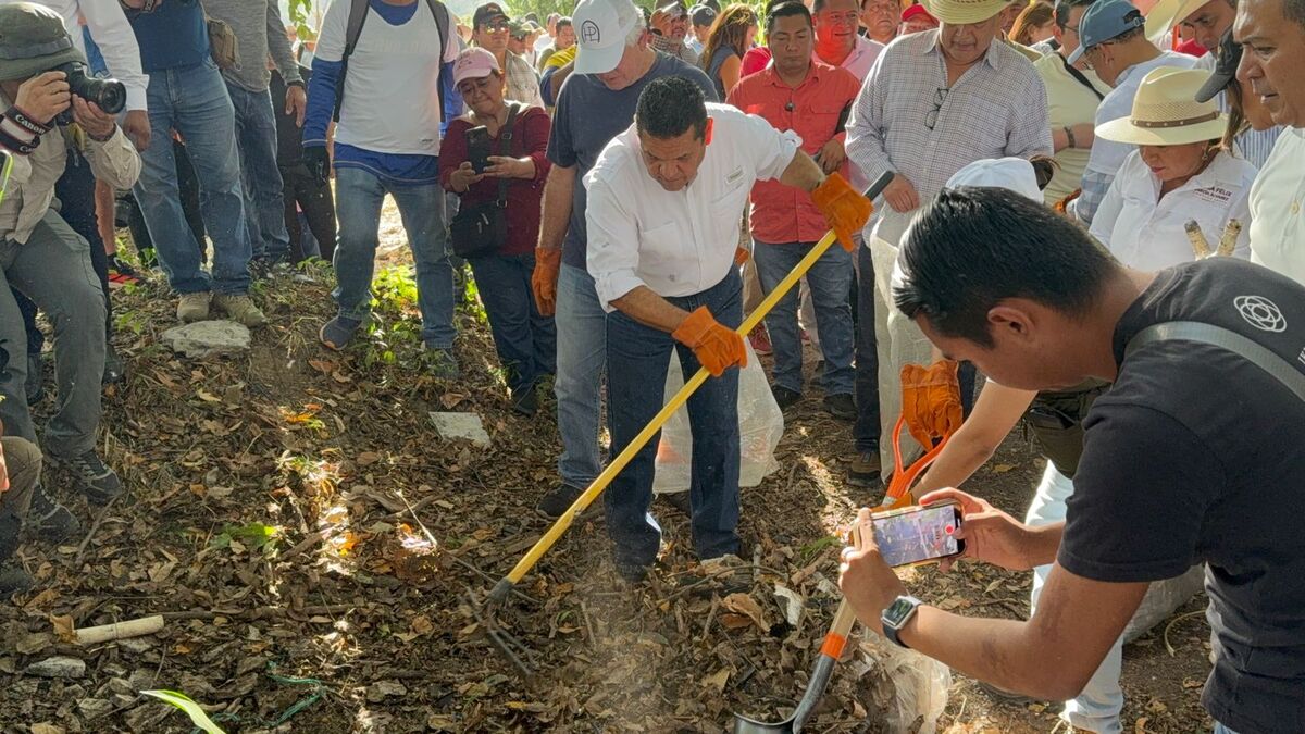 Javier May liderando limpieza de 'El Camarón' | Especial
