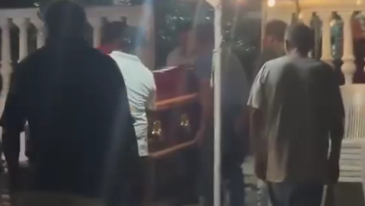 "Ella era una mujer honesta y trabajadora, no merecía esto", dijo una persona cercana a la profesora.