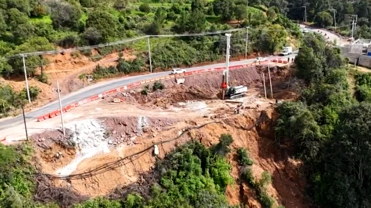 SICT realiza labores de reparación en la carretera Toluca-Taxco, Edomex