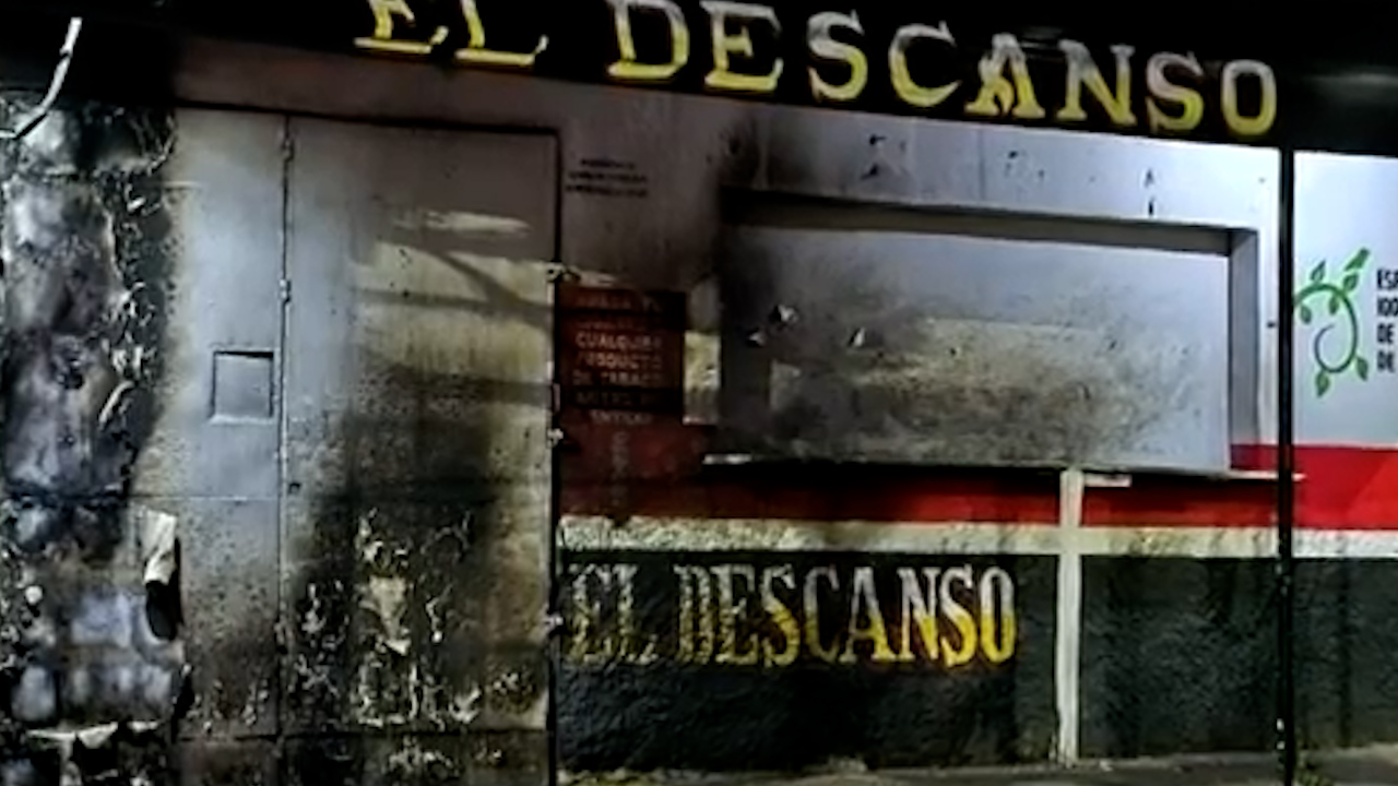 Delincuentes lanzan bombas caseras a un bar provocando un incendio en Veracruz