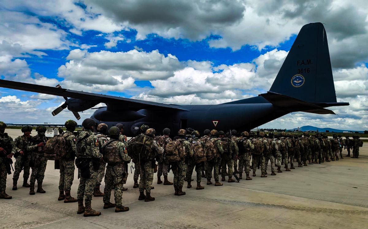 Las fuerzas especiales partieron esta mañana de la Base Aérea de Santa Lucía. | Especial