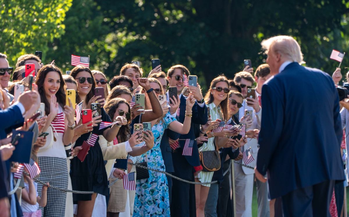 Trump mantiene el apoyo de la gente pese al rechazo de algunas políticas. | Agencia AP