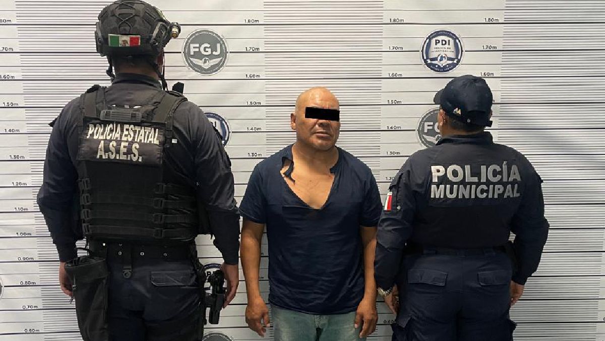En la detención del padrastro, las autoridades encontraron bolsas con mariguana. Foto: (Especial)