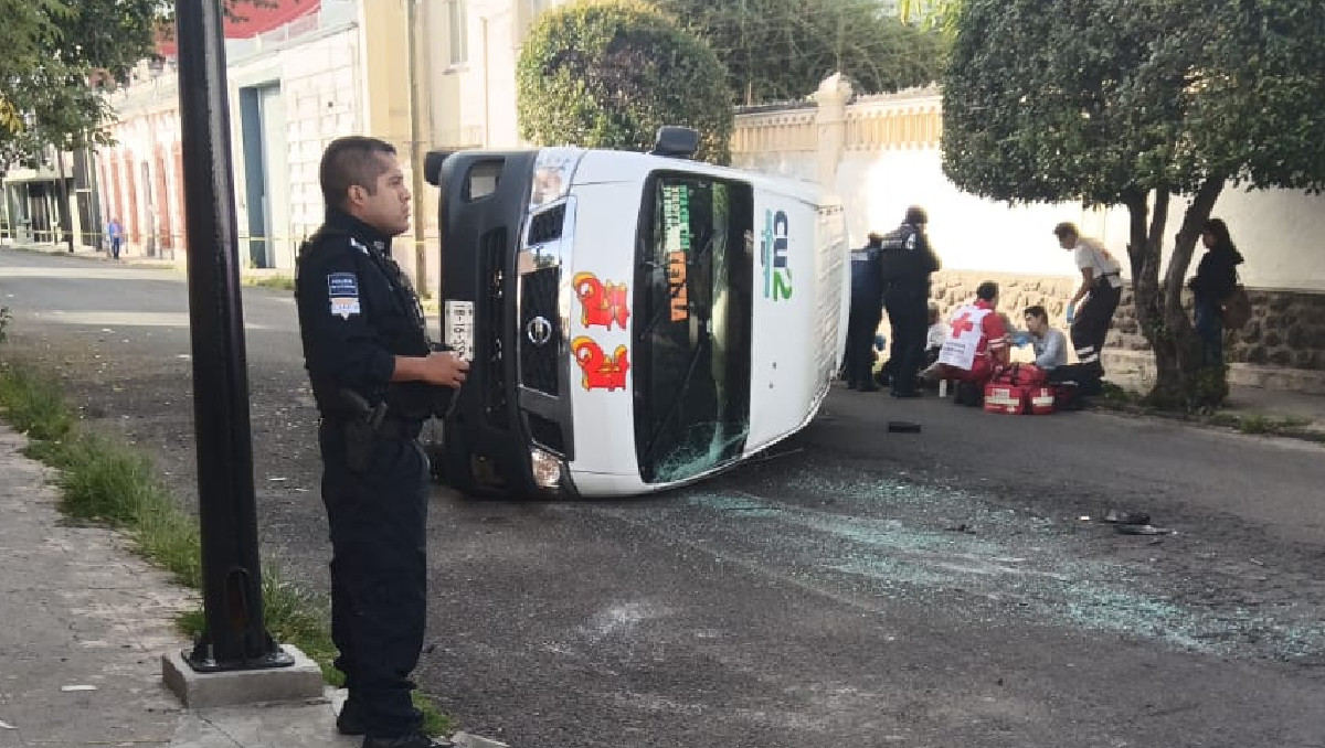 Ruta S3 termina volcada tras choque y deja tres lesionados | Leslie Mora