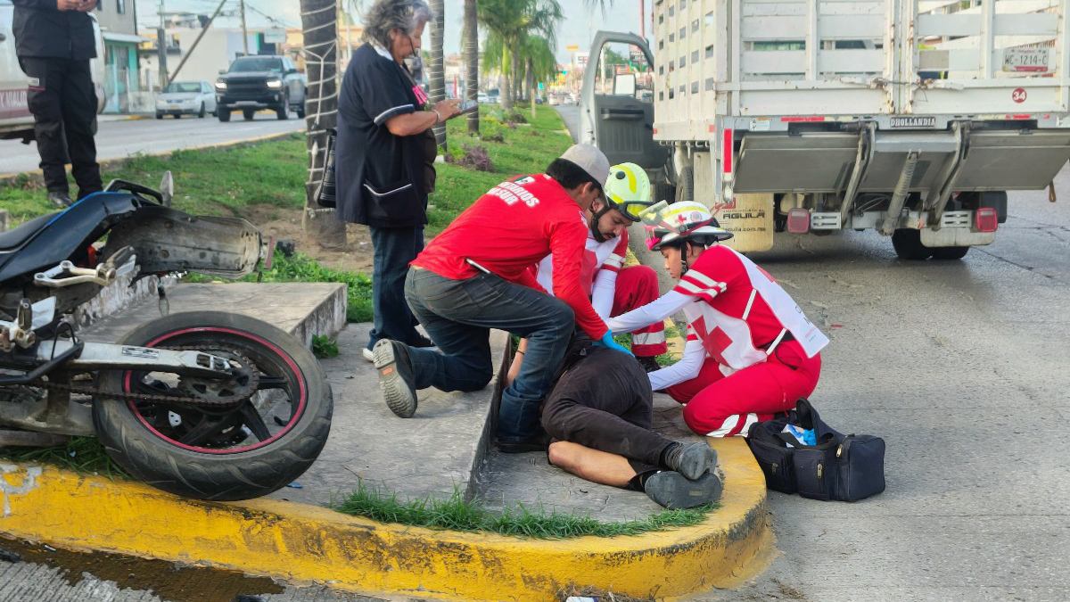A falta de ambulancias en Tampico, paramédicos improvisan ambulancia