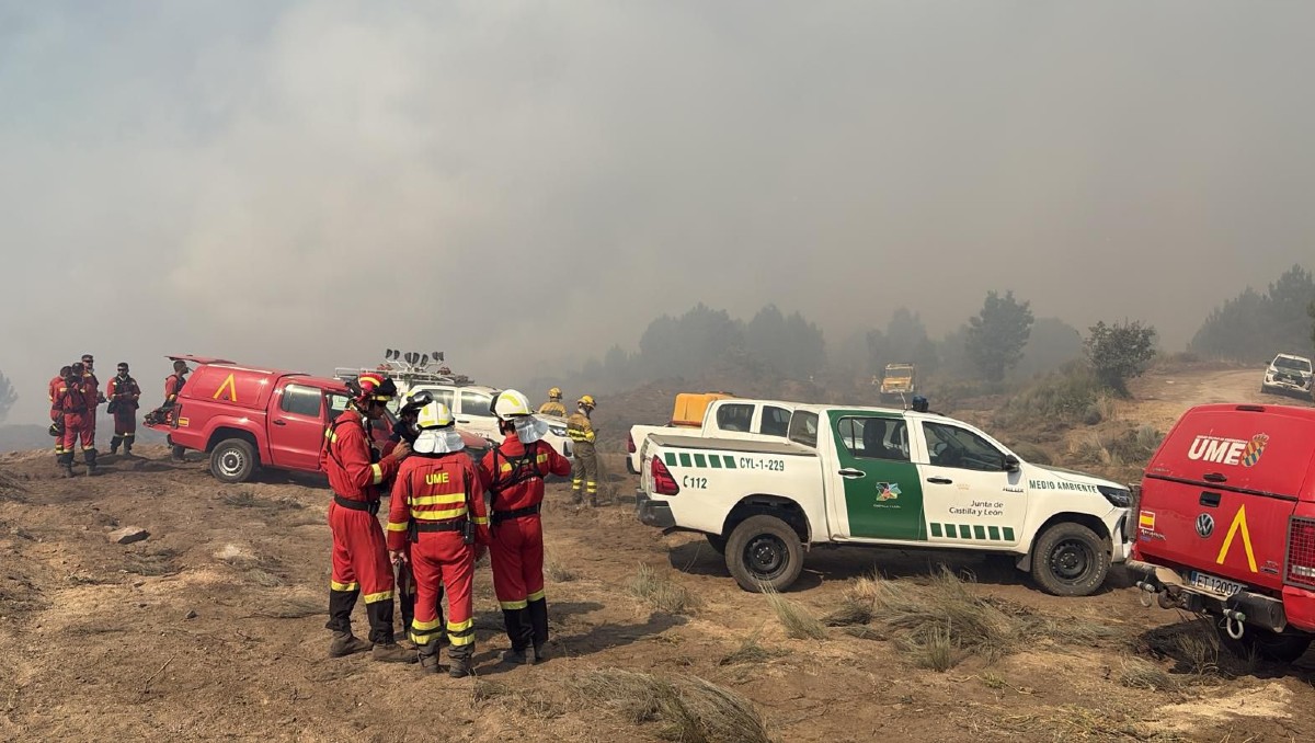 El fuego obligó a evacuar a decenas de personas. | Especial