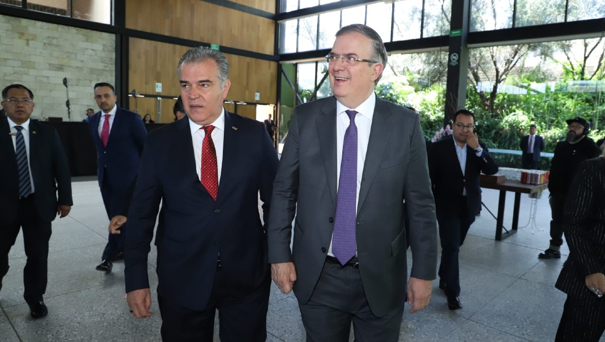 Marcelo Ebrard junto al presidente del Consejo Coordinador Empresarial, Francisco Cervantes. | Jesús Quintanar